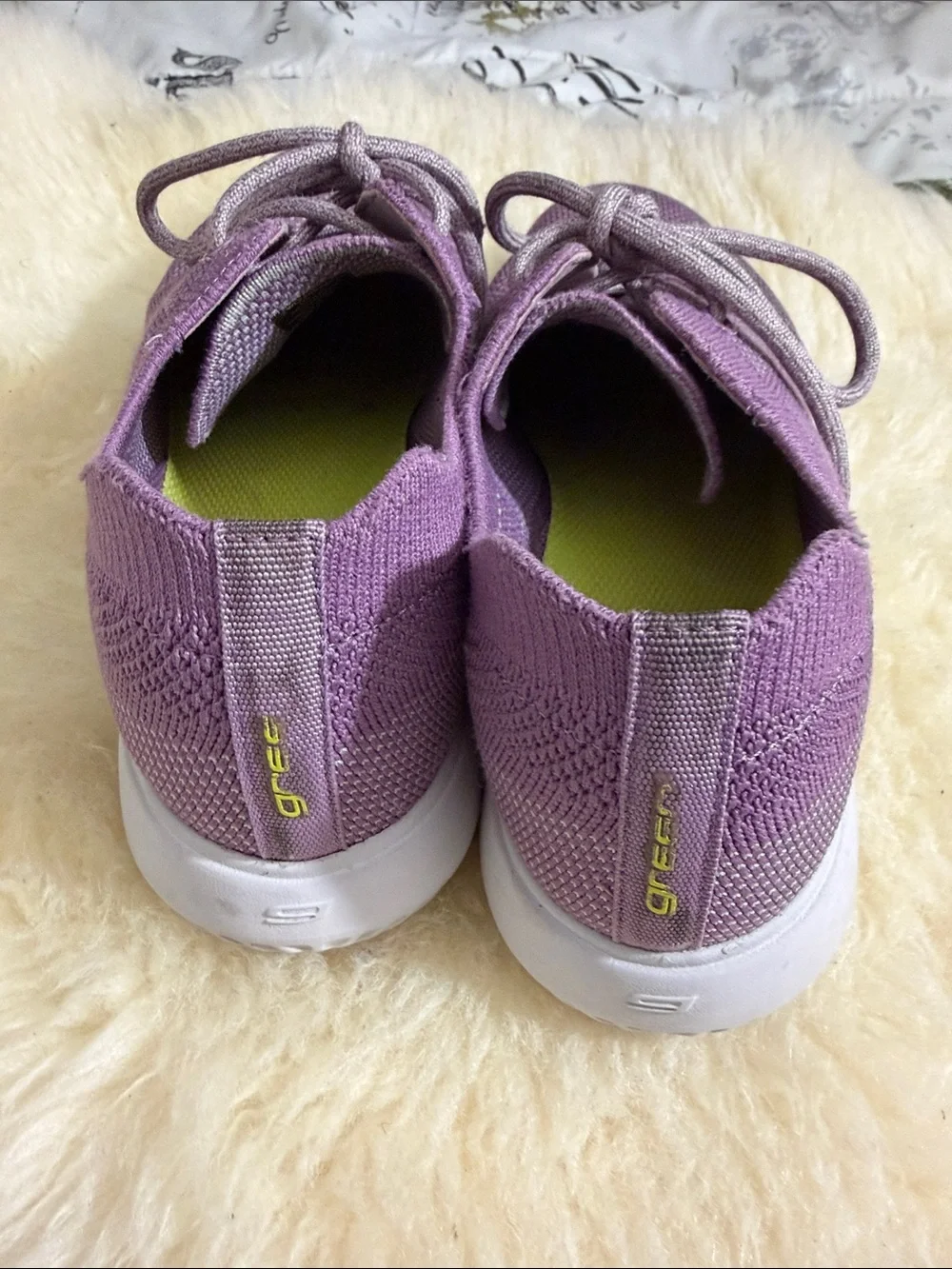 Lightweight Women’s Knit Lace-Up Sneakers in Lavender